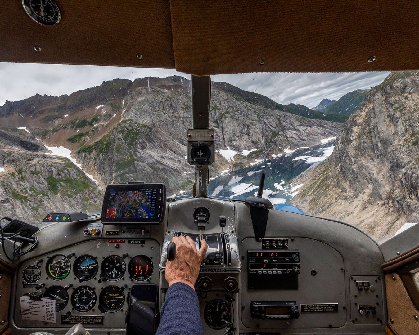 Flightseeing in Mirror Pass